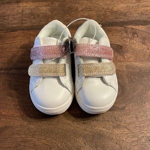 Tahari size 5 White with pink and gold sparkle straps. New, Never worn.